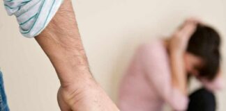 იტალიაში მყოფ ემიგრანტს ქმარი ემუქრება – Video ძალადობა